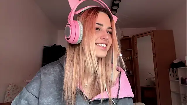 Snapshot of Evva_mayy chatting on 02/10/26, 07:45 Evva mayy online show from 02/10/26, 07:45