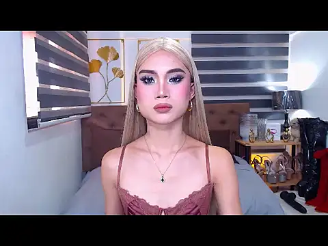 Snapshot of JuicyCockThea chatting on 06/15/26, 03:53 JuicyCockThea online show from 06/15/26, 03:53
