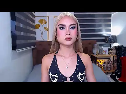 Snapshot of JuicyCockThea chatting on 06/17/26, 10:28 JuicyCockThea online show from 06/17/26, 10:28