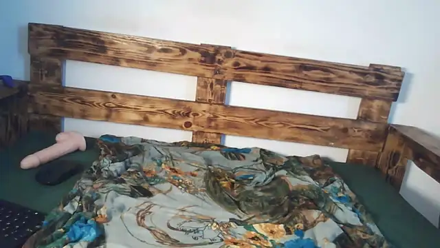 Snapshot of elfaty chatting on 03/19/26, 01:37 elfaty online show from 03/19/26, 01:37