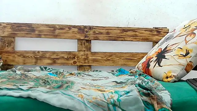 Snapshot of elfaty chatting on 04/10/26, 04:23 elfaty online show from 04/10/26, 04:23