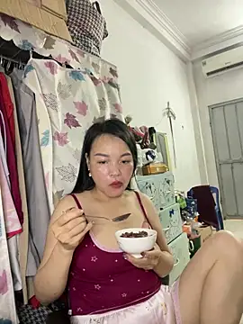 Strawberry-wet online show from 04/11/26, 01:43