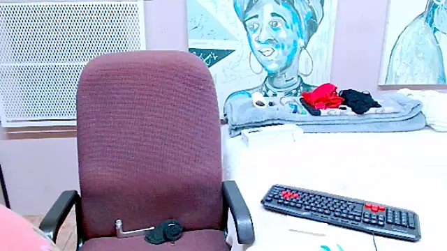 TyraHotxxx online show from 05/14/26, 06:09