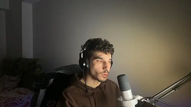 Snapshot of enesbabakral chatting on 02/25/26, 11:03 enesbabakral online show from 02/25/26, 11:03