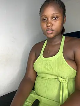 Snapshot of shyNia chatting on 02/18/26, 03:52 shyNia online show from 02/18/26, 03:52