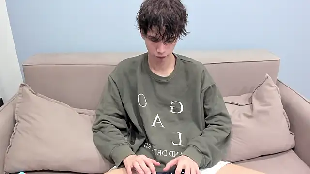 Snapshot of Ur_NextDoor_Boy chatting on 02/16/26, 07:54 Ur NextDoor Boy online show from 02/16/26, 07:54