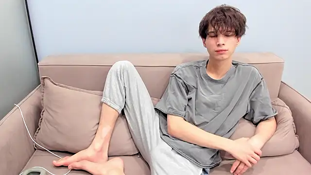 Snapshot of Ur_NextDoor_Boy chatting on 02/17/26, 06:47 Ur NextDoor Boy online show from 02/17/26, 06:47