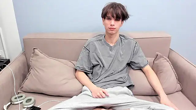 Snapshot of Ur_NextDoor_Boy chatting on 02/20/26, 07:47 Ur NextDoor Boy online show from 02/20/26, 07:47