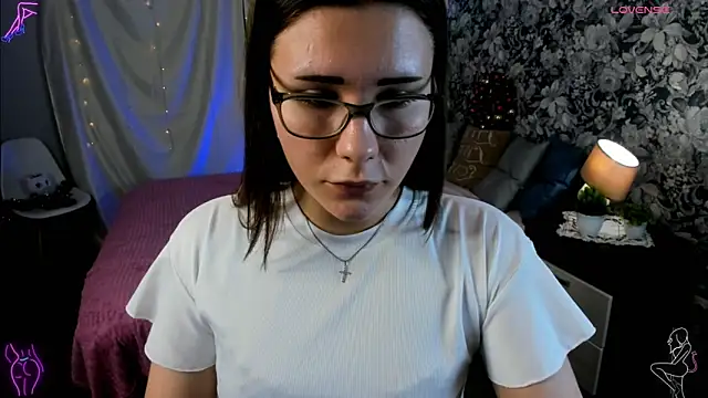 Snapshot of Coraline_kitty chatting on 02/13/26, 08:54 Coraline kitty online show from 02/13/26, 08:54