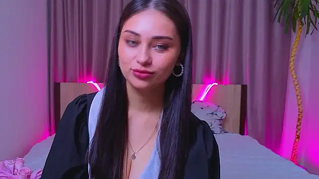 Snapshot of Sofia_Plump chatting on 02/15/26, 02:03 Sofia Plump online show from 02/15/26, 02:03