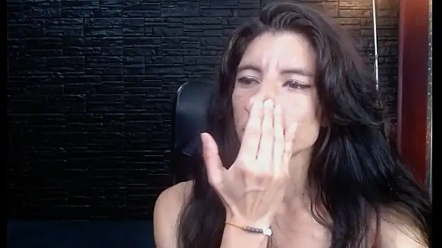 BrendaaCruz online show from 02/11/26, 12:54