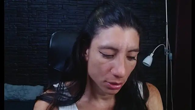 BrendaaCruz online show from 02/18/26, 12:12