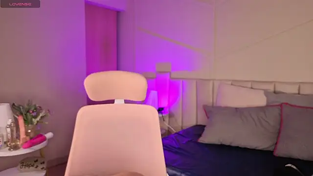 Snapshot of Eyes_moon_ chatting on 02/21/26, 02:23 Eyes moon online show from 02/21/26, 02:23