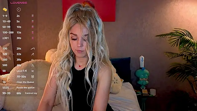 Snapshot of Sonya-Love chatting on 05/12/26, 08:28 Sonya-Love online show from 05/12/26, 08:28