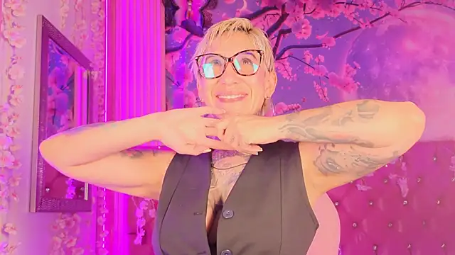 Everlyn sexx online show from 05/10/26, 12:43