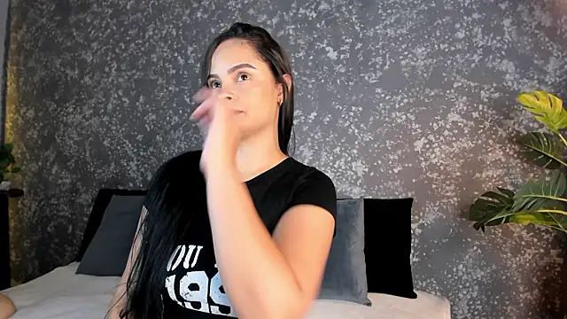 Snapshot of emma__summers chatting on 02/24/26, 07:23 emma summers online show from 02/24/26, 07:23