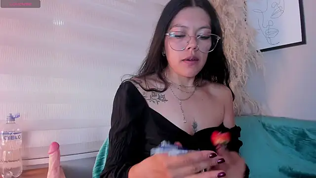 Snapshot of Lanadelrey_1 chatting on 02/13/26, 02:46 Lanadelrey 1 online show from 02/13/26, 02:46