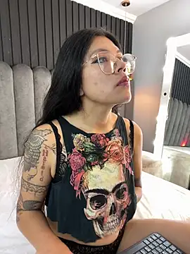 Snapshot of Lanadelrey_1 chatting on 03/04/26, 12:11 Lanadelrey 1 online show from 03/04/26, 12:11