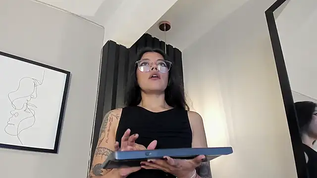 Snapshot of Lanadelrey_1 chatting on 04/09/26, 11:04 Lanadelrey 1 online show from 04/09/26, 11:04