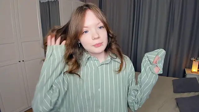 Snapshot of LavenderMitten chatting on 02/22/26, 07:08 LavenderMitten online show from 02/22/26, 07:08