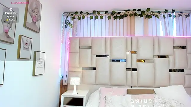 Maya-jhons online show from 02/10/26, 11:36