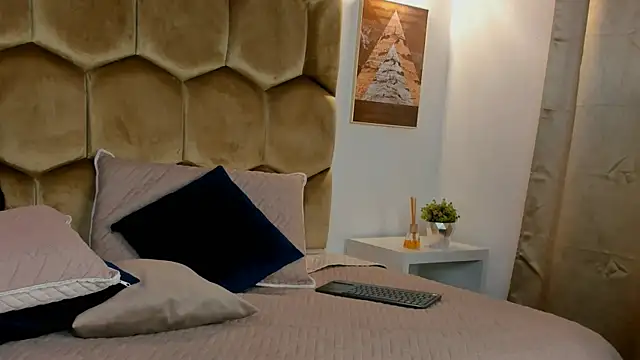 Mia Reyesjs online show from 02/14/26, 09:55