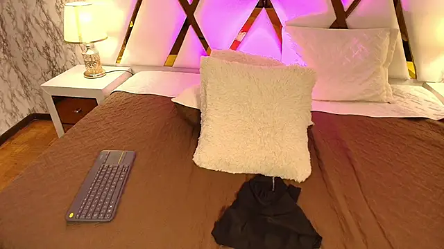 Snapshot of Annie_Thompson_ chatting on 03/01/26, 03:08 Annie Thompson online show from 03/01/26, 03:08