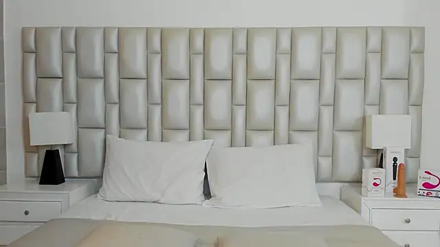 Snapshot of paola_katy_dicks chatting on 12/28/24, 01:59 paola katy dicks online show from 12/28/24, 01:59