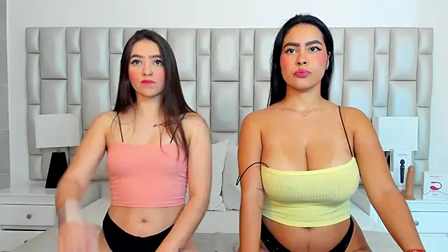 Snapshot of paola_katy_dicks chatting on 01/29/25, 07:53 paola katy dicks online show from 01/29/25, 07:53