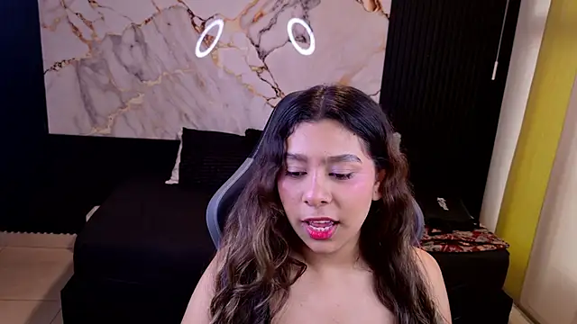 Snapshot of Sophie19__ chatting on 02/17/26, 12:12 Sophie19 online show from 02/17/26, 12:12