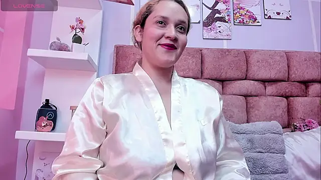 Snapshot of CurvaDorada_noa chatting on 03/02/26, 07:10 CurvaDorada noa online show from 03/02/26, 07:10