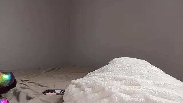 Snapshot of CreamyCookiee chatting on 02/27/26, 04:01 CreamyCookiee online show from 02/27/26, 04:01