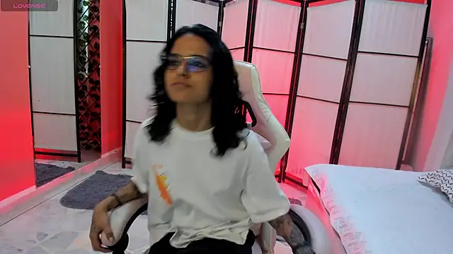 Snapshot of Julianne_7 chatting on 02/24/26, 09:02 Julianne 7 online show from 02/24/26, 09:02