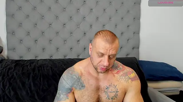 Snapshot of Samson_Legend chatting on 10/29/25, 12:07 Samson Legend online show from 10/29/25, 12:07