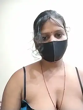 Snapshot of ankita077 chatting on 06/17/26, 12:35 ankita077 online show from 06/17/26, 12:35