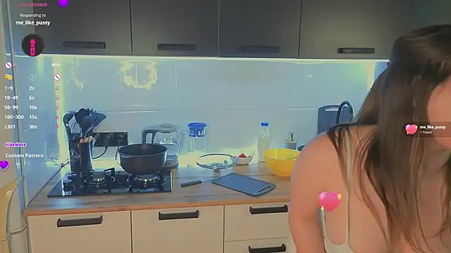 Snapshot of omg__leila chatting on 02/13/26, 05:42 omg leila online show from 02/13/26, 05:42