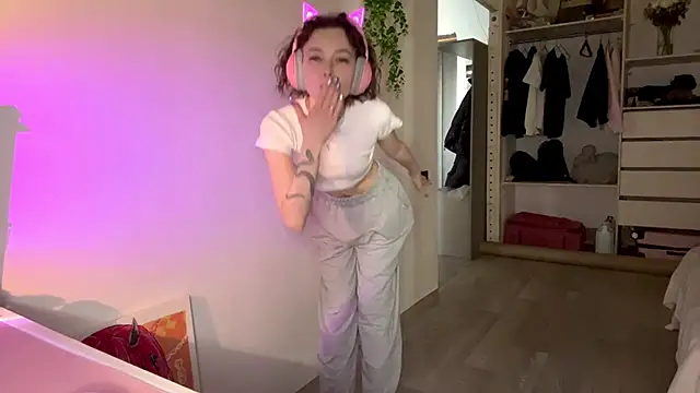 Snapshot of SlunkRear chatting on 02/11/26, 11:21 SlunkRear online show from 02/11/26, 11:21