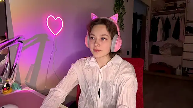 Snapshot of SlunkRear chatting on 02/15/26, 10:06 SlunkRear online show from 02/15/26, 10:06