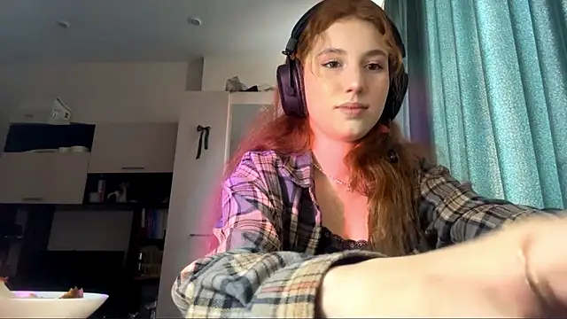 Snapshot of AliceCarrol chatting on 02/21/26, 11:55 AliceCarrol online show from 02/21/26, 11:55