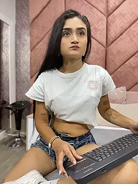 Snapshot of Sunny_Linn chatting on 04/11/26, 03:16 Sunny Linn online show from 04/11/26, 03:16