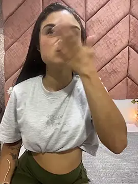 Snapshot of Sunny_Linn chatting on 04/14/26, 10:43 Sunny Linn online show from 04/14/26, 10:43