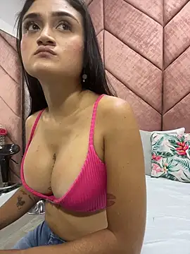 Snapshot of Sunny_Linn chatting on 04/16/26, 04:52 Sunny Linn online show from 04/16/26, 04:52