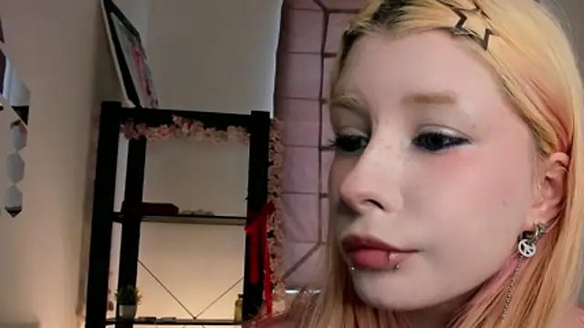 WarmAtEdges online show from 04/25/26, 02:47
