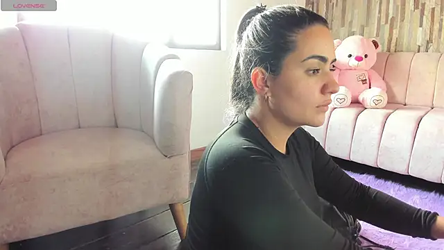 Snapshot of Miilana_ chatting on 03/14/26, 06:35 Miilana online show from 03/14/26, 06:35