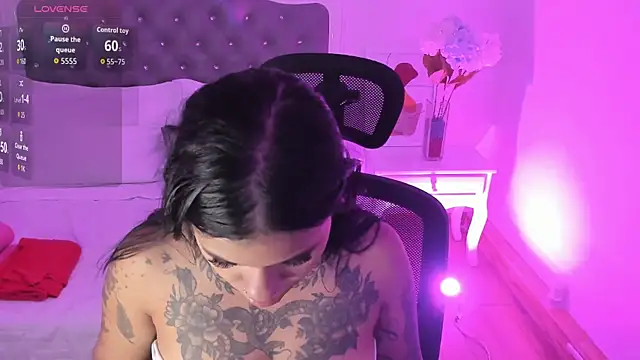 Snapshot of Aisha_Haddad chatting on 02/19/26, 02:24 Aisha Haddad online show from 02/19/26, 02:24