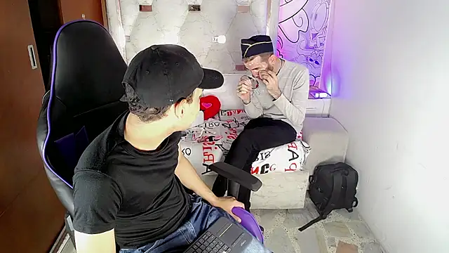 Top and bottom online show from 03/15/26, 08:26