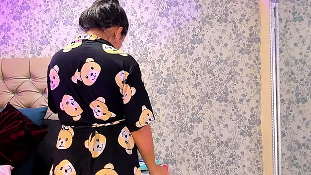 Snapshot of CloheBell chatting on 02/17/26, 12:01 CloheBell online show from 02/17/26, 12:01