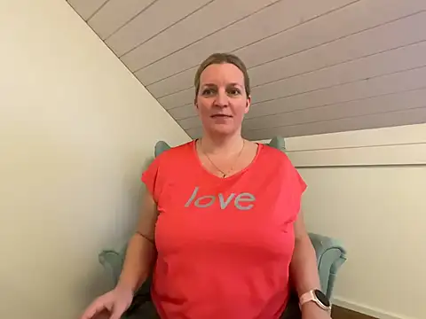 Snapshot of Busenwunder1280 chatting on 03/02/26, 07:26 Busenwunder1280 online show from 03/02/26, 07:26