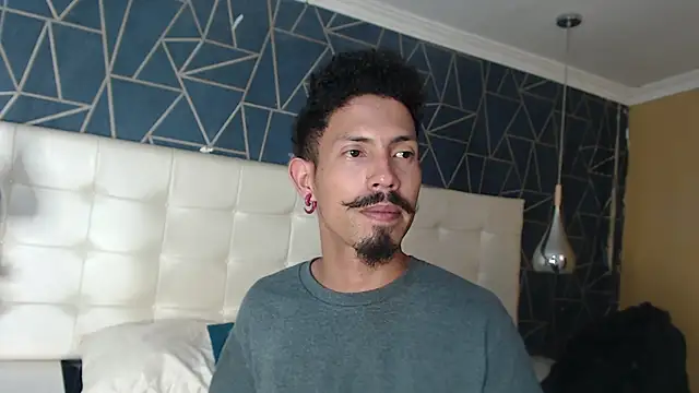 Snapshot of NoaahTylor chatting on 02/12/26, 08:26 NoaahTylor online show from 02/12/26, 08:26