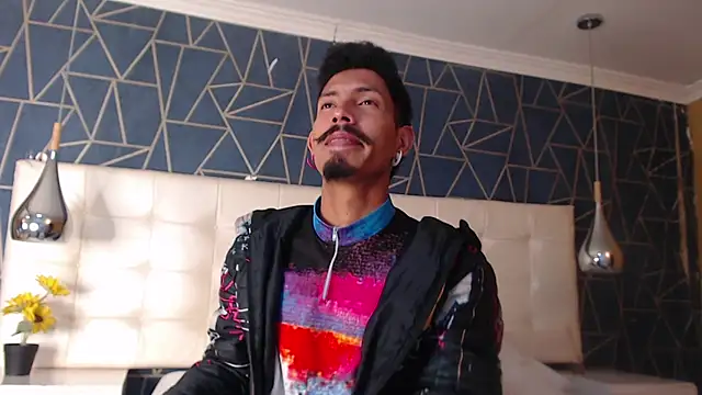 Snapshot of NoaahTylor chatting on 02/13/26, 07:32 NoaahTylor online show from 02/13/26, 07:32